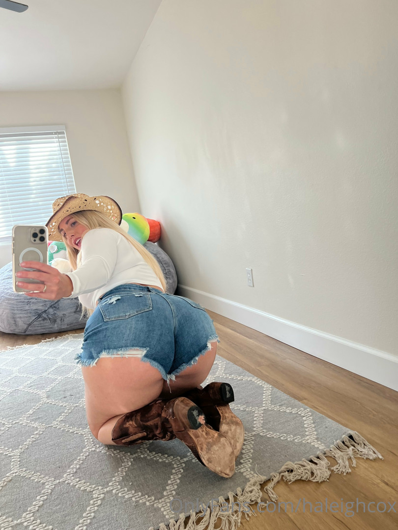 Photo by haleighcox published on September 1,2023 03:21:10 - BestThots