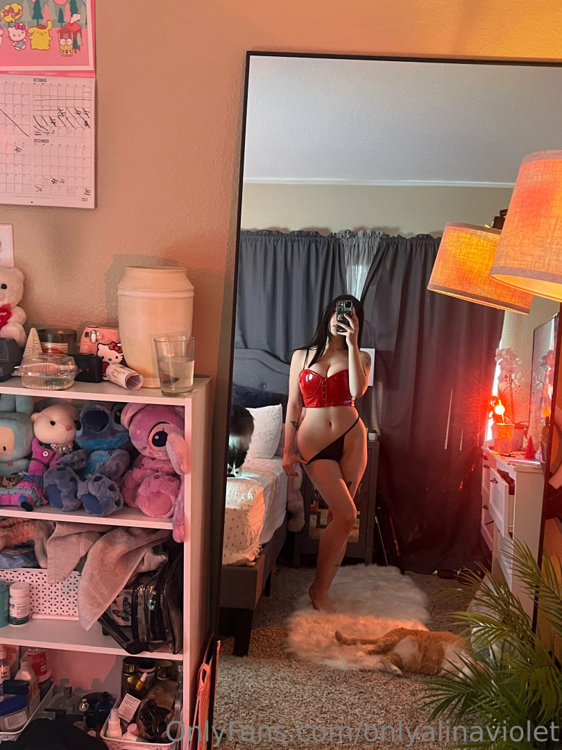 Photo by onlyalinaviolet published on August 31,2023 01:43:34 - BestThots