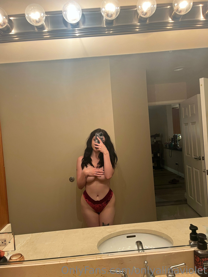Photo by onlyalinaviolet published on August 31,2023 07:14:45 - BestThots