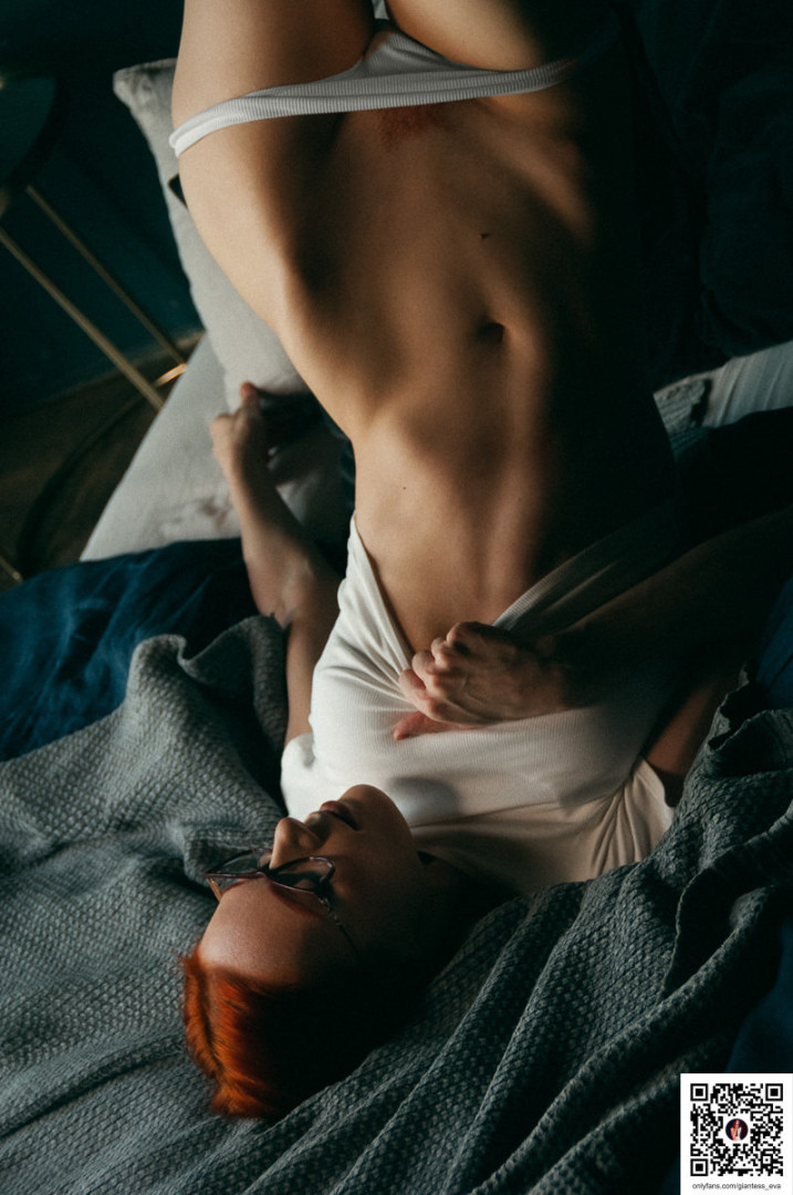 Photo by giantess_eva published on June 9,2023 10:45:56 - BestThots