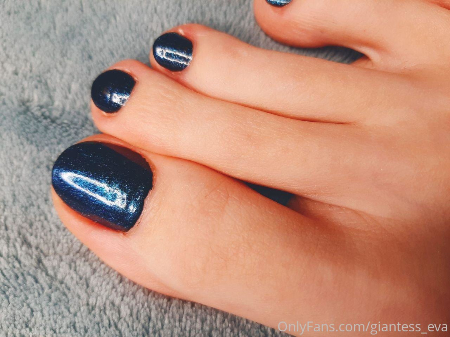 Photo by giantess_eva published on June 9,2023 10:50:25 - BestThots