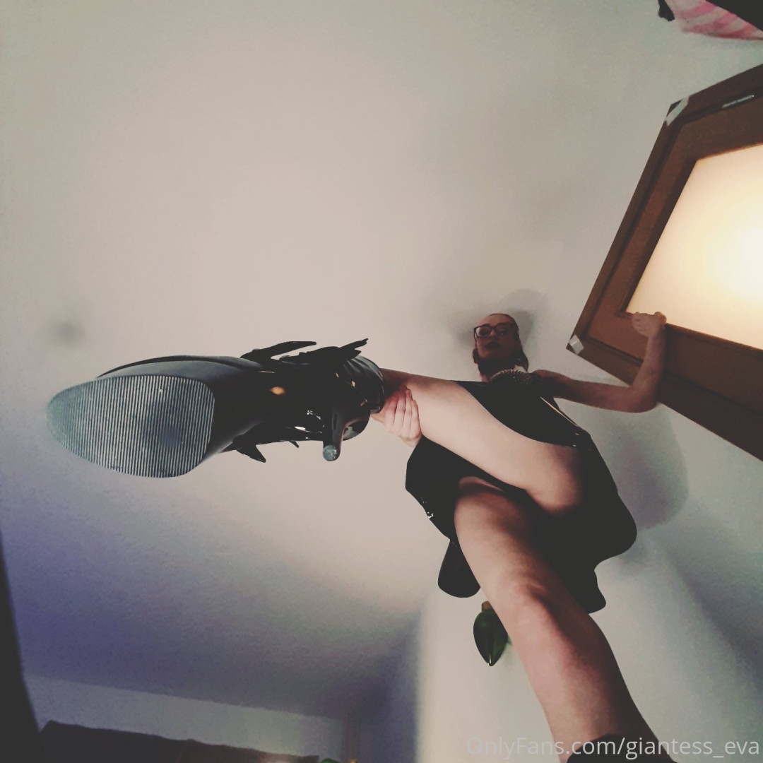 Photo by giantess_eva published on June 9,2023 10:53:45 - BestThots