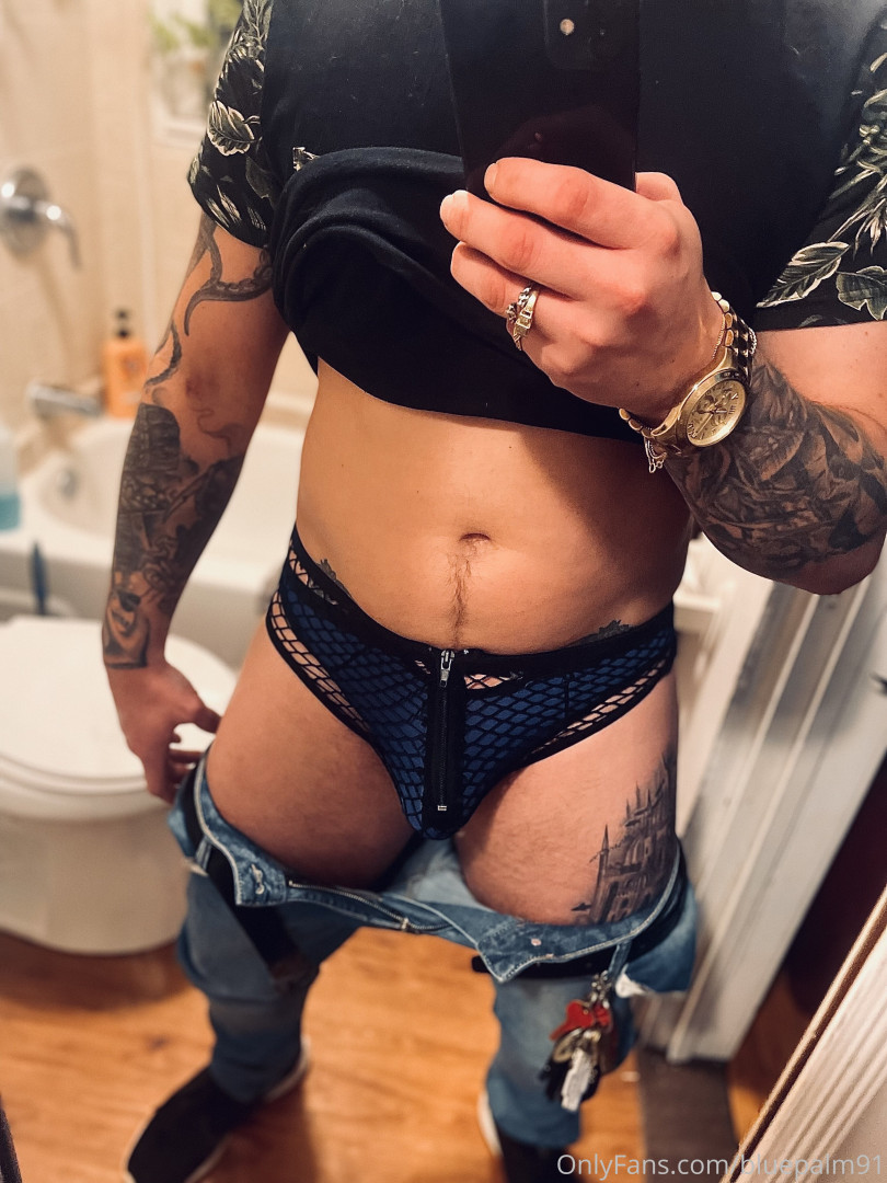 Photo by gayb0ybluepalm91 published on January 13,2024 22:38:22 - BestThots