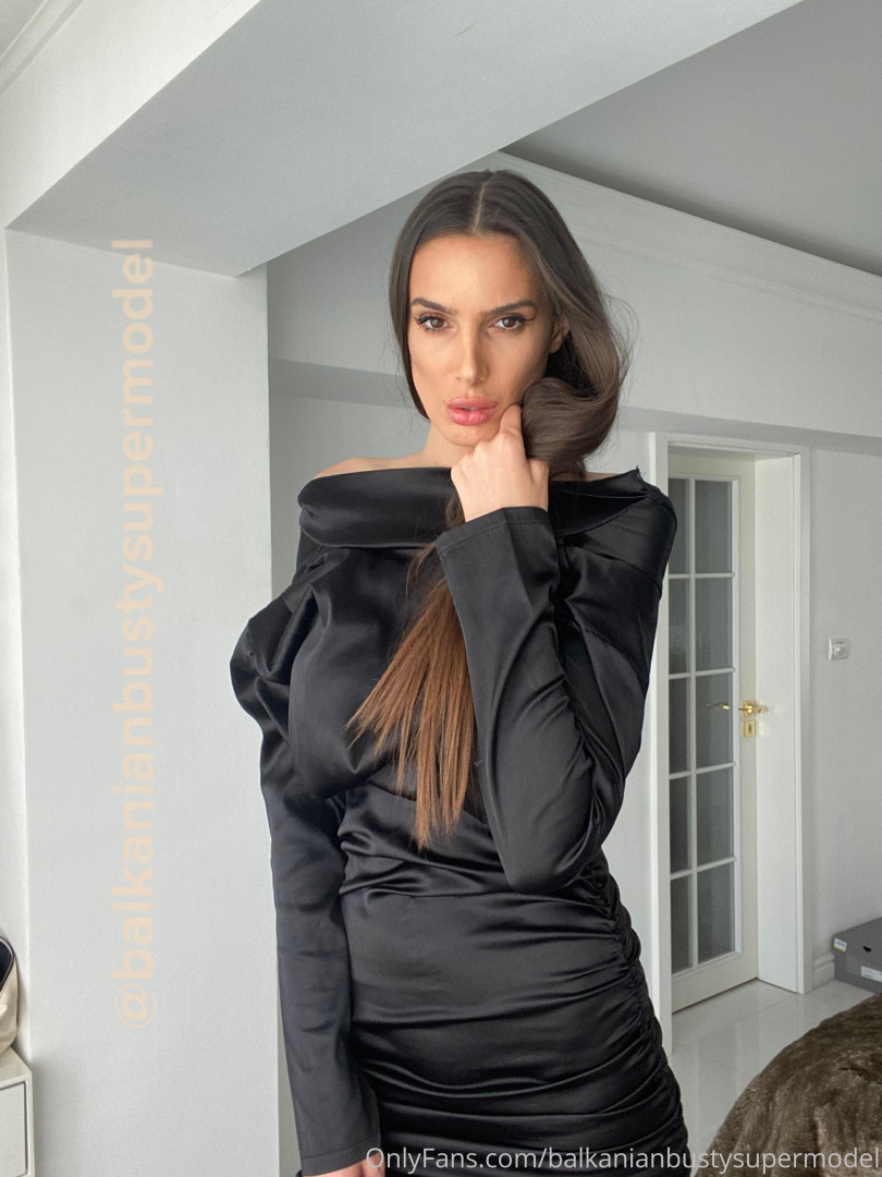 Photo by balkanianbustysupermodel published on October 16,2023 23:25:48 - BestThots