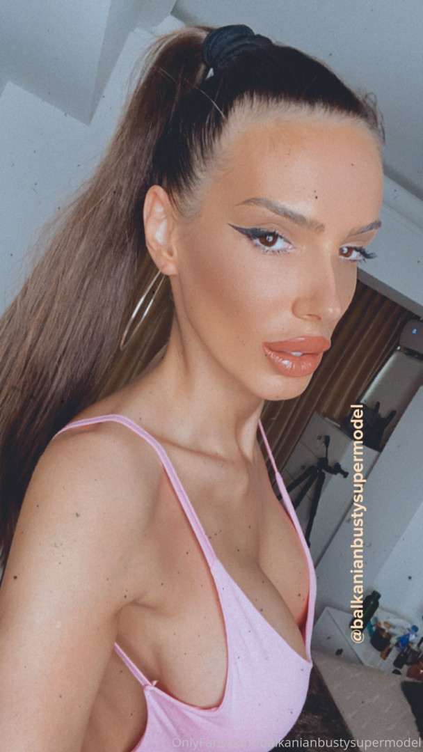 Photo by balkanianbustysupermodel published on October 16,2023 23:46:55 - BestThots