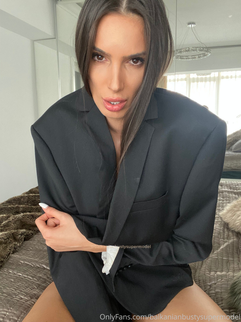 Photo by balkanianbustysupermodel published on October 16,2023 23:49:13 - BestThots