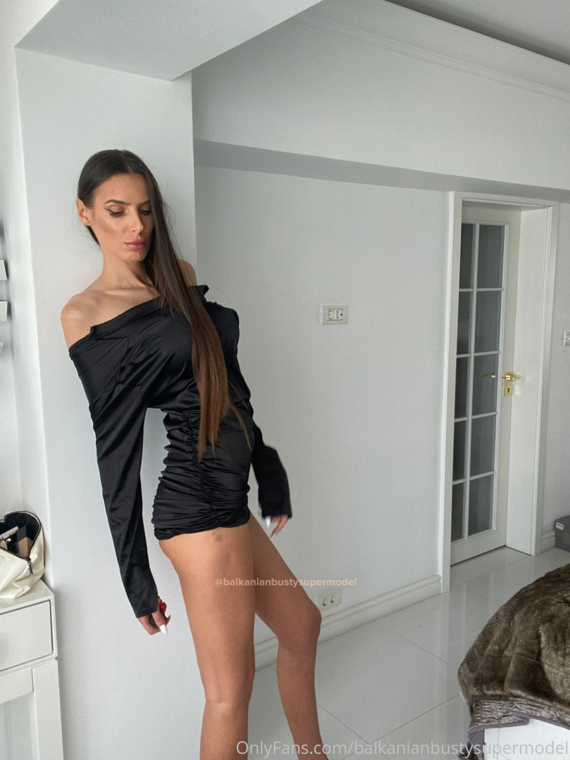Photo by balkanianbustysupermodel published on October 16,2023 23:51:45 - BestThots