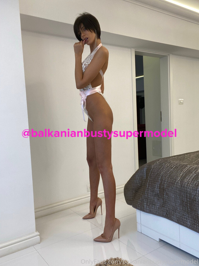 Photo by balkanianbustysupermodel published on October 16,2023 23:53:35 - BestThots