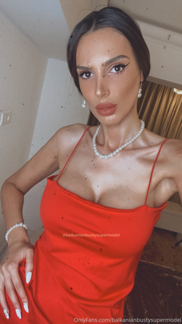 Photo by balkanianbustysupermodel published on October 16,2023 23:55:51 - BestThots