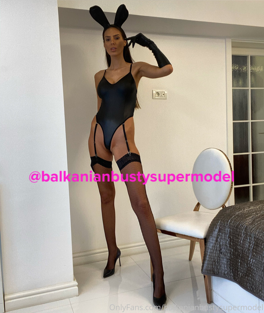 Photo by balkanianbustysupermodel published on October 17,2023 00:10:33 - BestThots