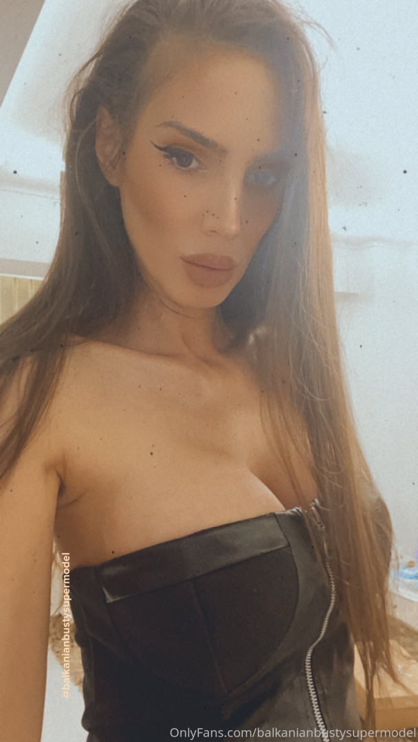 Photo by balkanianbustysupermodel published on October 17,2023 00:17:26 - BestThots