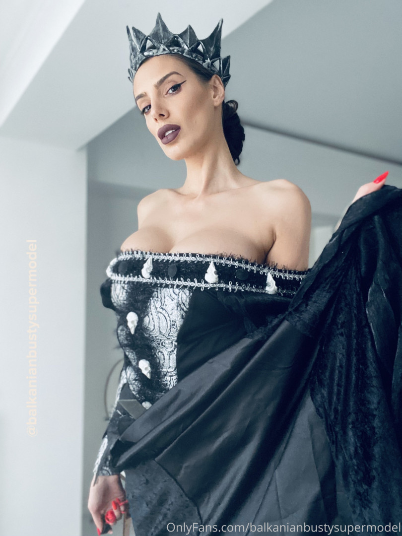 Photo by balkanianbustysupermodel published on October 17,2023 00:25:13 - BestThots