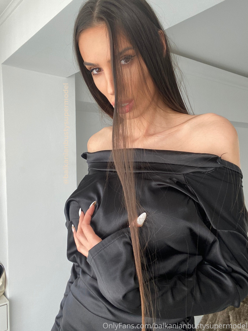 Photo by balkanianbustysupermodel published on October 17,2023 00:25:26 - BestThots