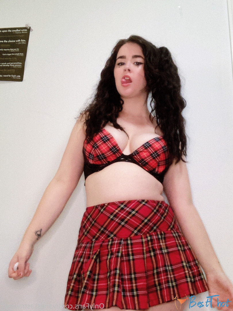 Photo by vanessastrawbe1 published on December 14,2024 06:06:28 - BestThots