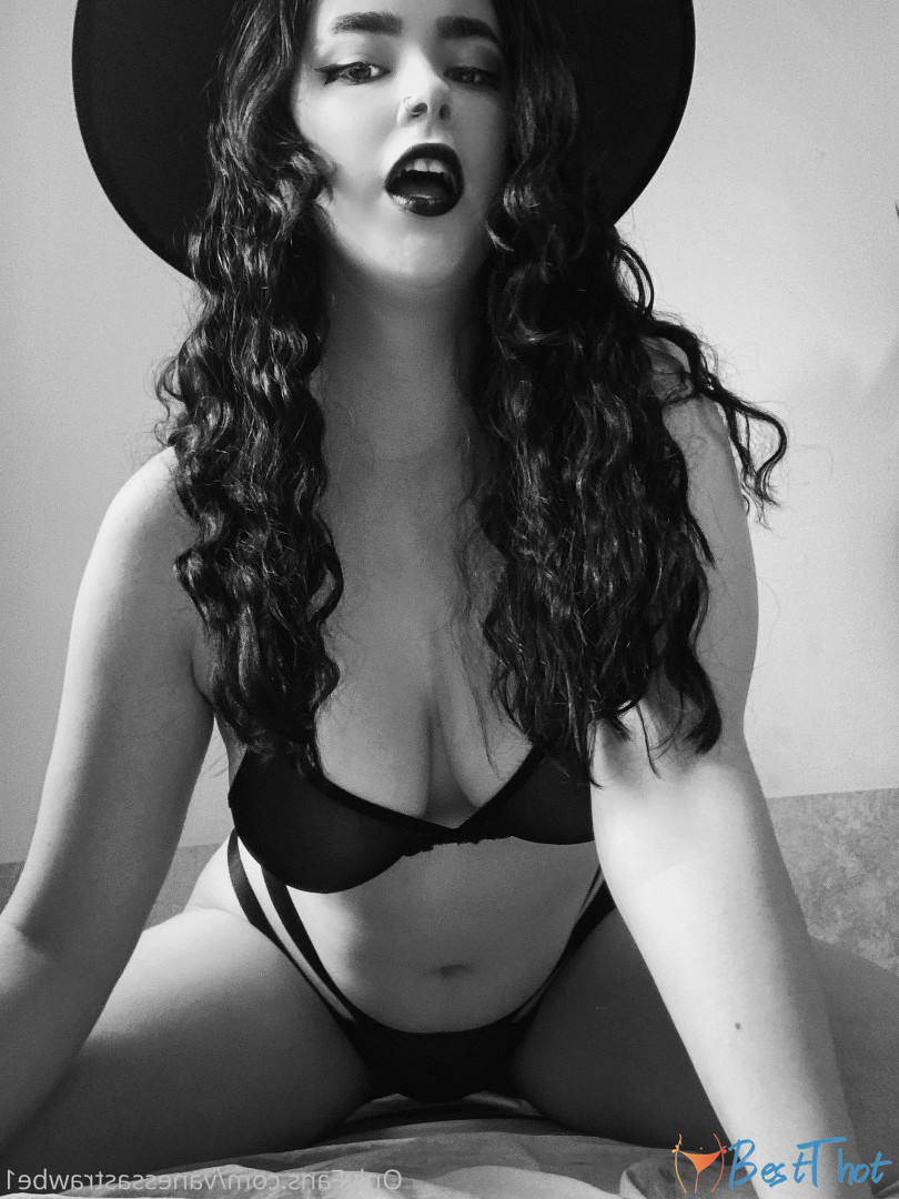 Photo by vanessastrawbe1 published on December 14,2024 06:06:33 - BestThots