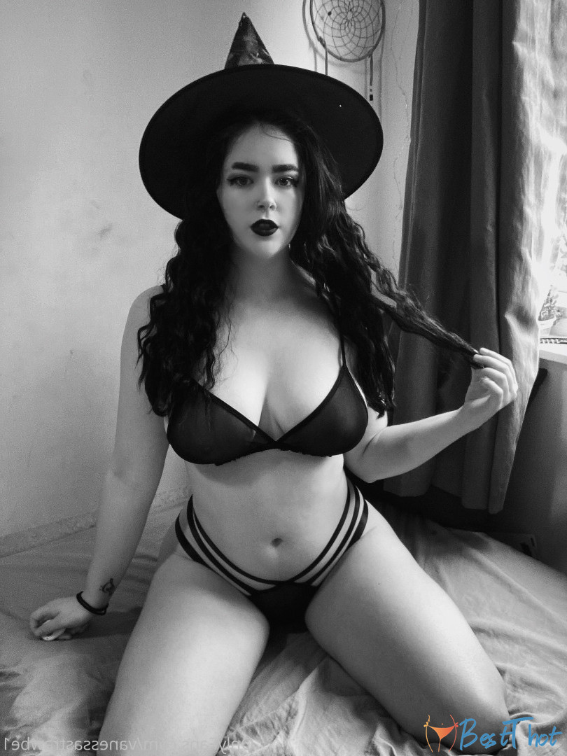 Photo by vanessastrawbe1 published on December 14,2024 07:04:20 - BestThots