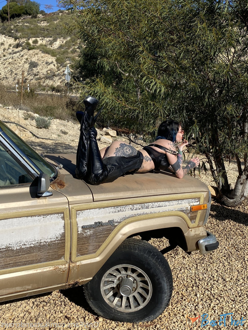 Photo by katsandcrows published on December 13,2024 15:02:07 - BestThots