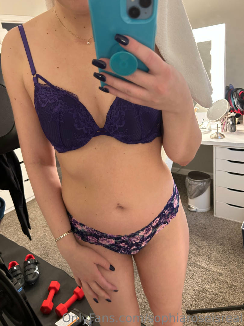 Photo by sophiaroseisreal published on May 17,2023 18:40:47 - BestThots