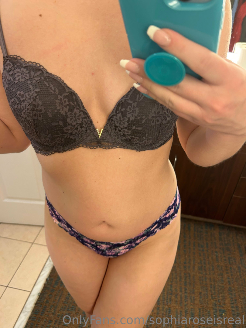 Photo by sophiaroseisreal published on May 17,2023 18:44:47 - BestThots