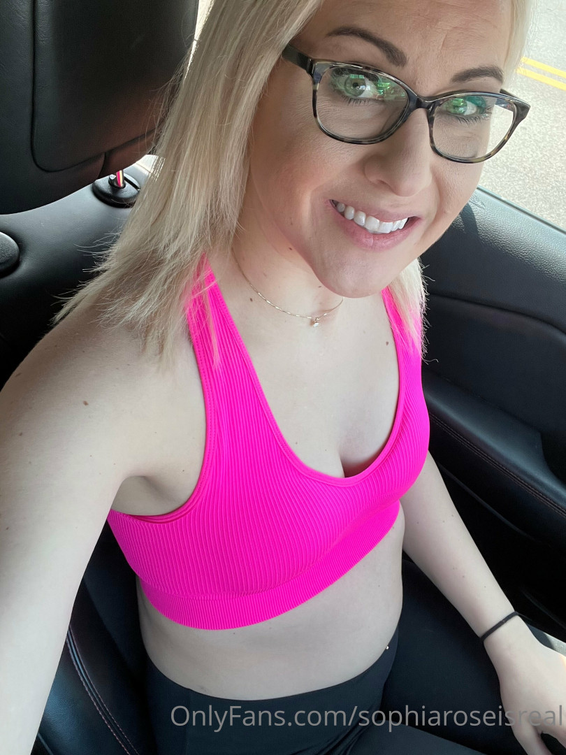 Photo by sophiaroseisreal published on May 17,2023 18:45:40 - BestThots