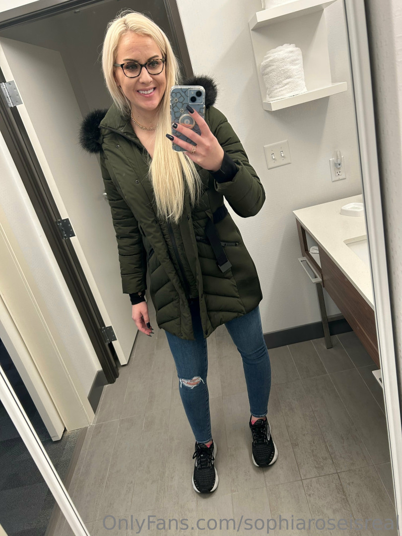 Photo by sophiaroseisreal published on May 17,2023 18:45:53 - BestThots