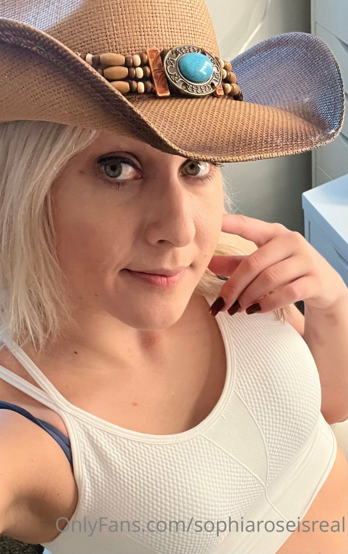 Photo by sophiaroseisreal published on May 17,2023 18:46:44 - BestThots