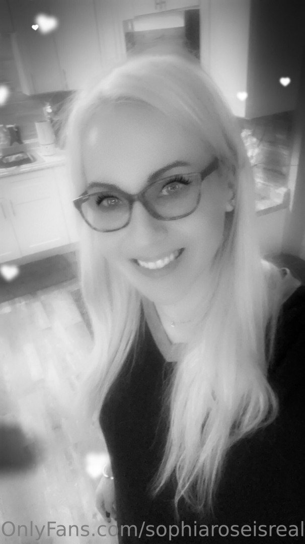 Photo by sophiaroseisreal published on May 17,2023 18:48:07 - BestThots