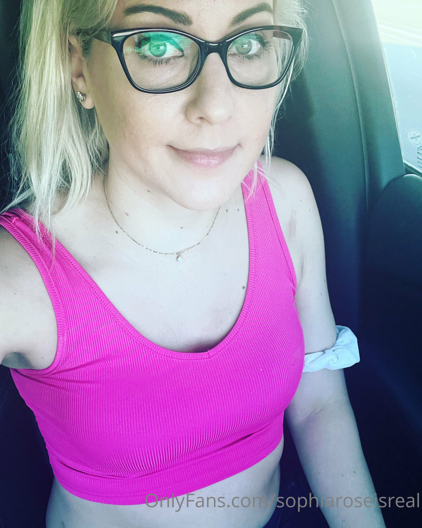 Photo by sophiaroseisreal published on May 17,2023 18:49:07 - BestThots