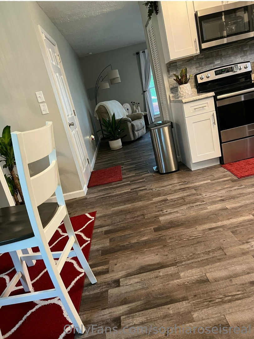 Photo by sophiaroseisreal published on May 17,2023 18:49:40 - BestThots