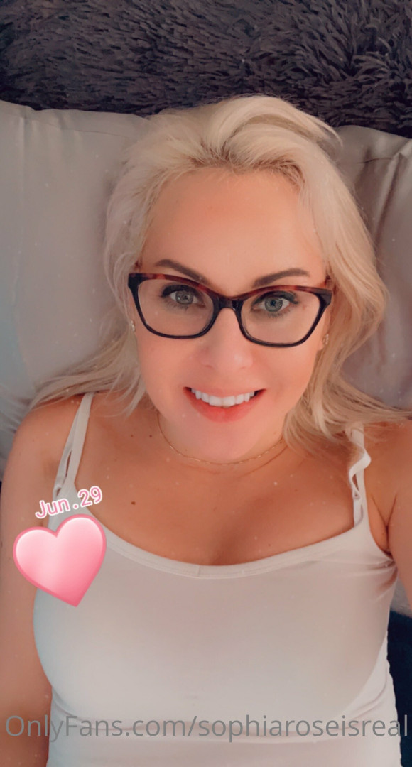 Photo by sophiaroseisreal published on May 17,2023 18:49:41 - BestThots