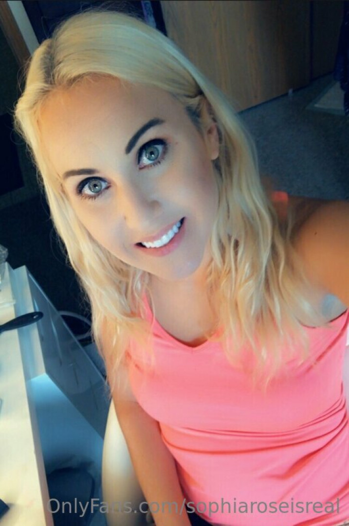 Photo by sophiaroseisreal published on May 17,2023 18:50:06 - BestThots