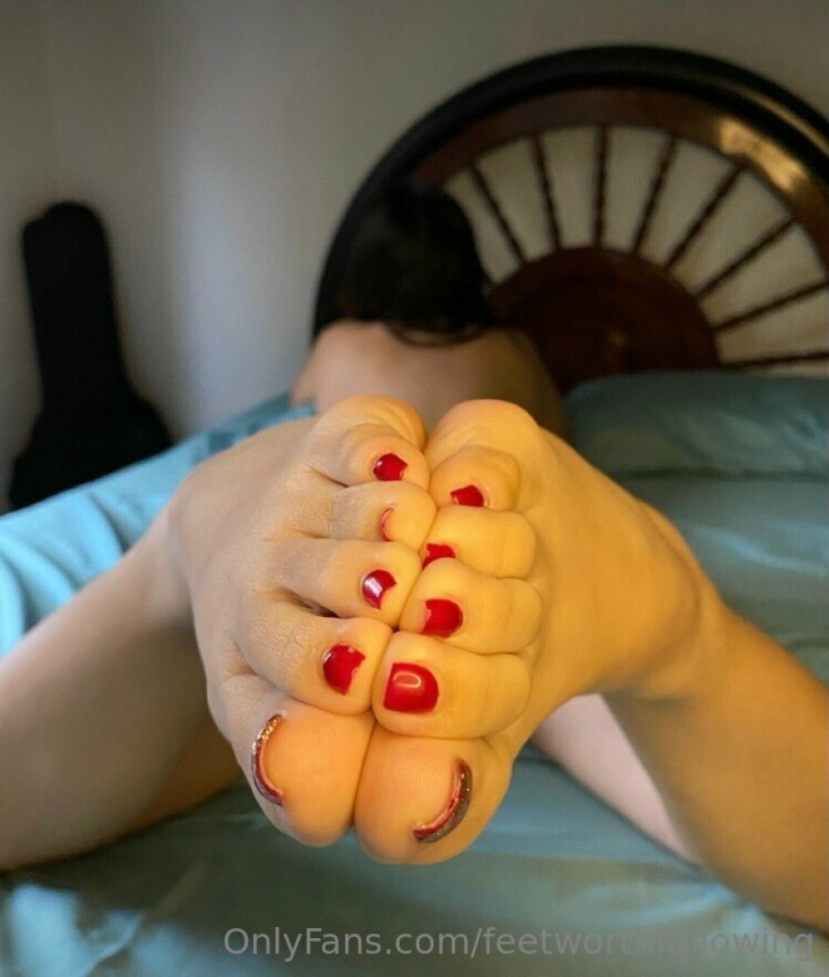 Photo by feetworthfollowing published on January 15,2024 06:06:06 - BestThots