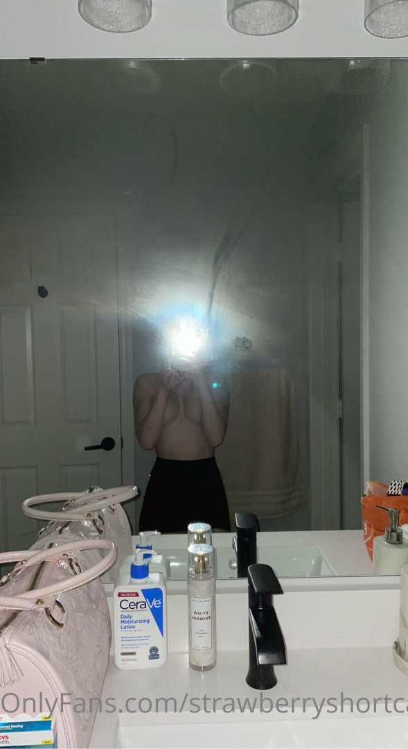 Photo by strawberryshortcakes420 published on May 17,2023 14:31:11 - BestThots