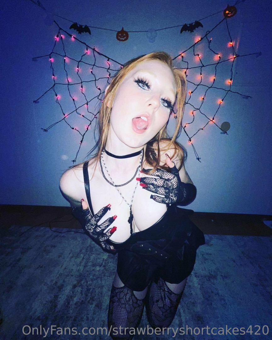 Photo by strawberryshortcakes420 published on May 17,2023 14:33:17 - BestThots