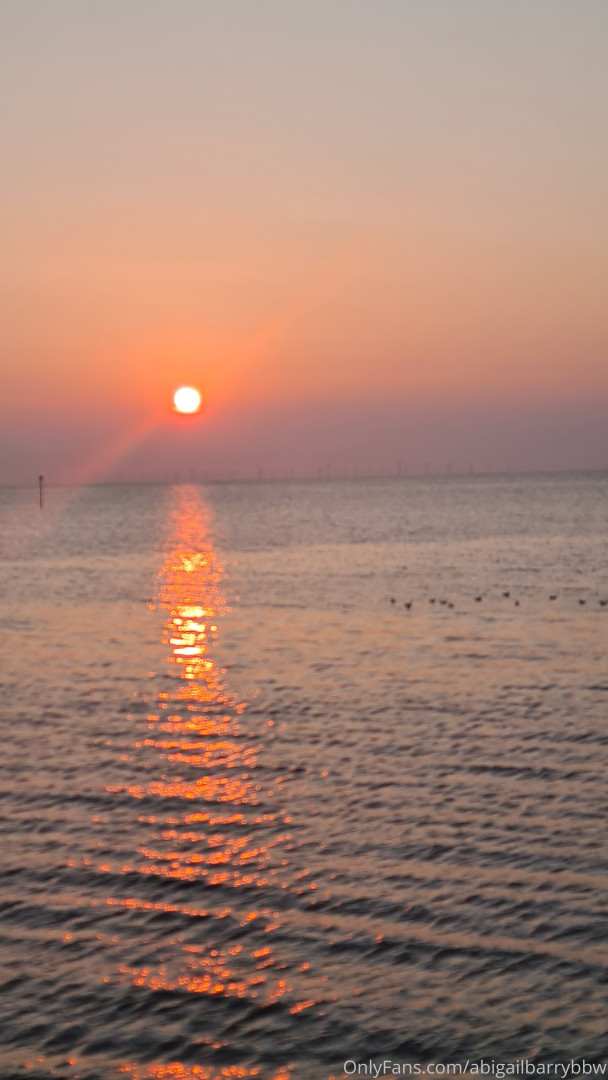 Photo by abigailbarrybbw published on November 20,2023 09:53:23 - BestThots