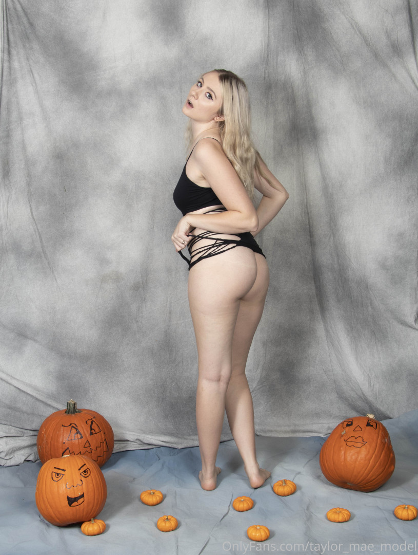 Photo by taylor_mae_model published on May 17,2023 08:46:50 - BestThots