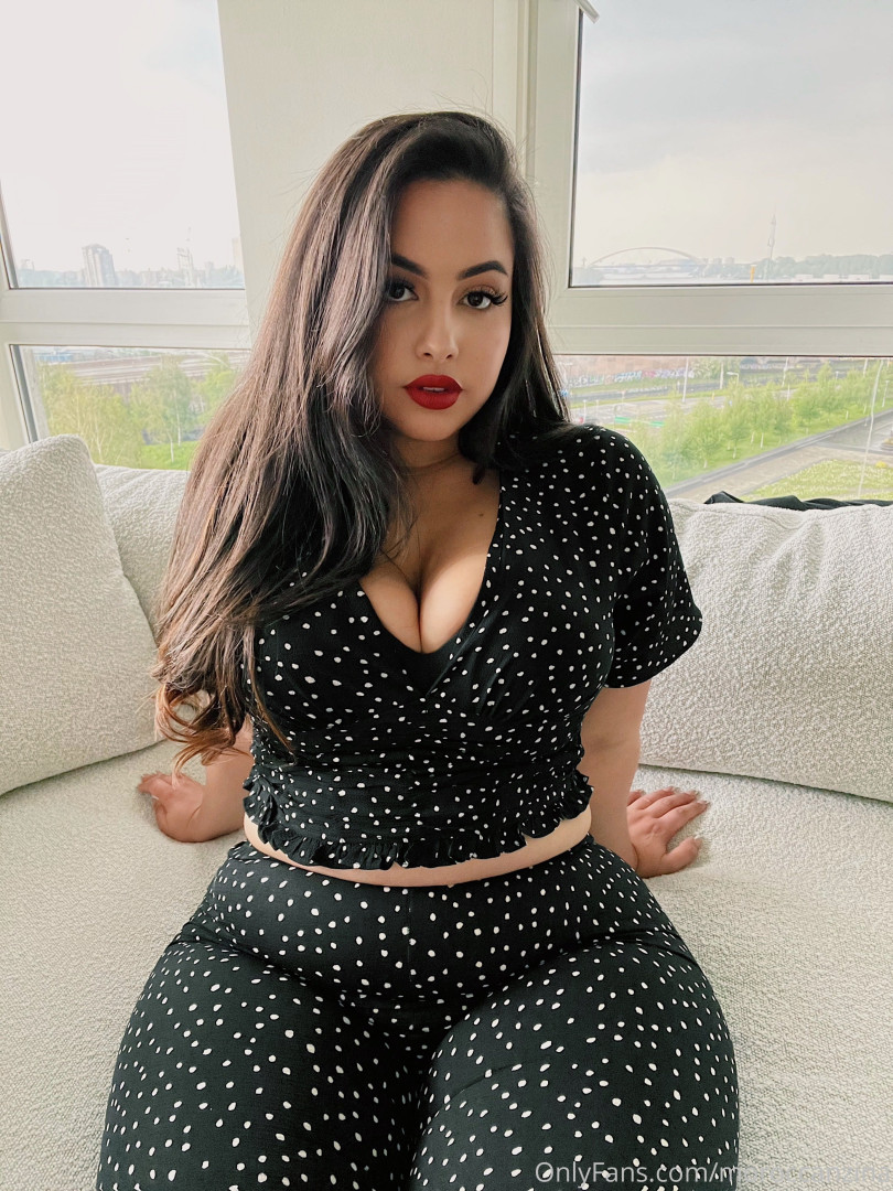 Photo by zinahadid published on May 15,2023 15:19:34 - BestThots