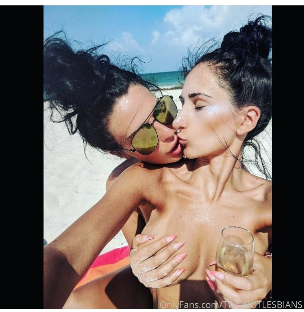 Photo by twohotlesbians published on May 16,2023 13:40:43 - BestThots