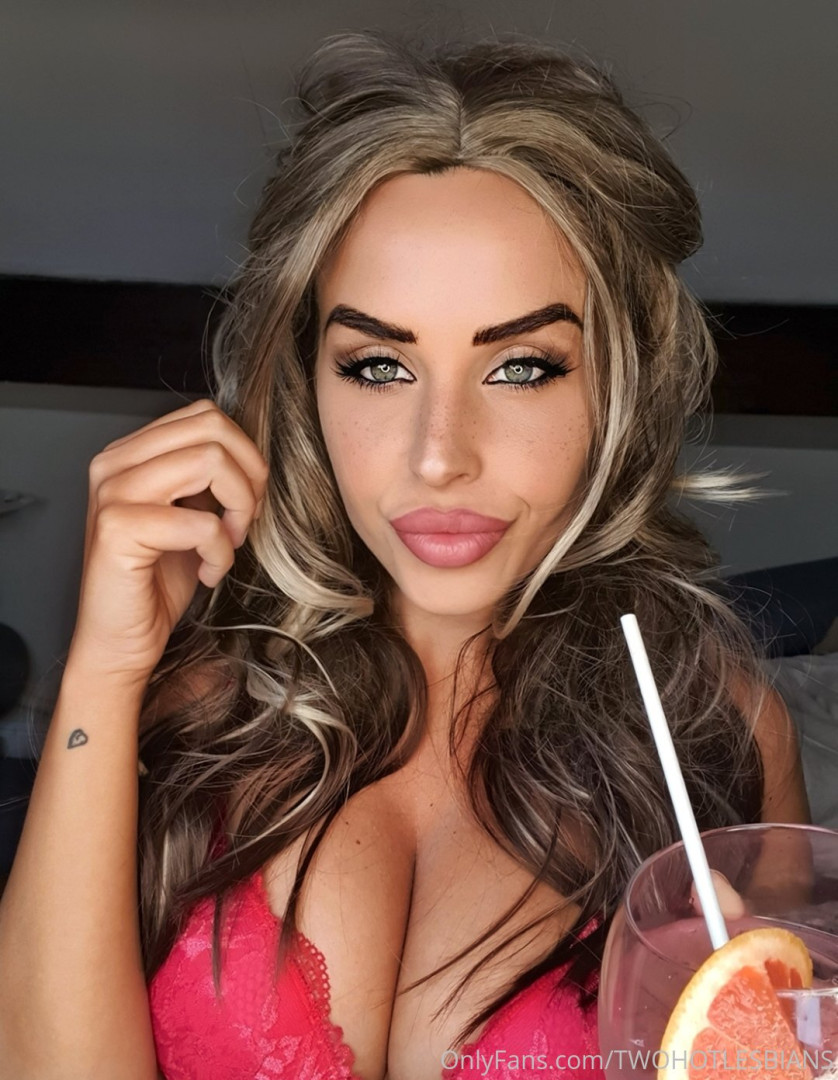 Photo by twohotlesbians published on May 16,2023 13:40:46 - BestThots