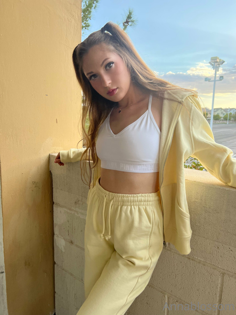 Photo by annablossom published on October 16,2023 23:03:06 - BestThots