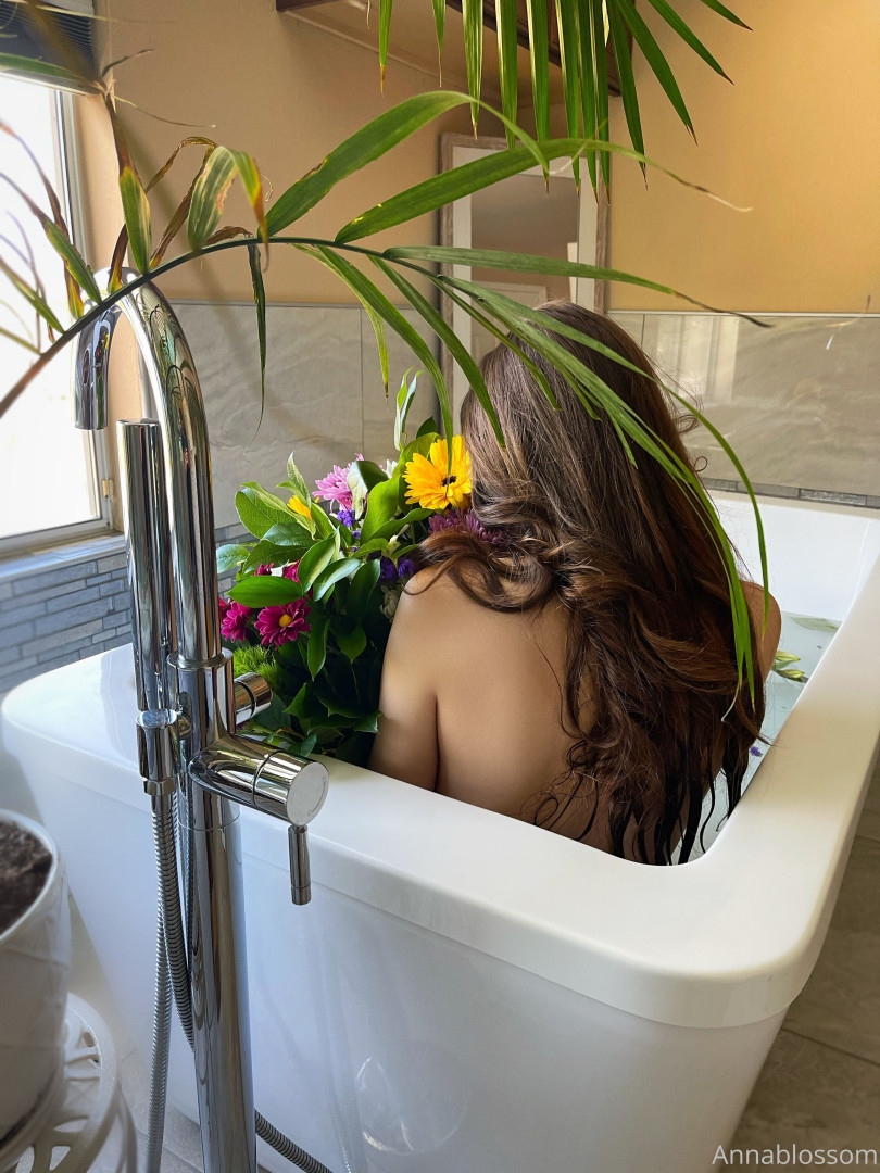 Photo by annablossom published on October 16,2023 23:33:34 - BestThots