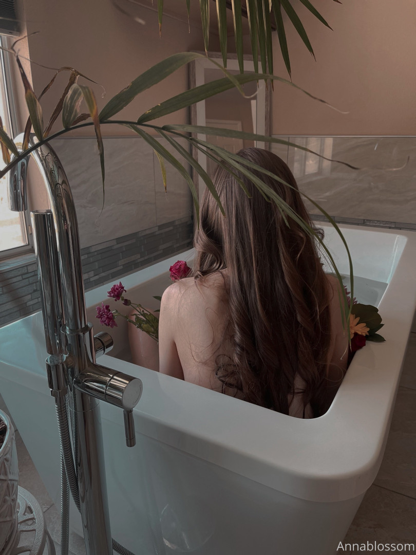 Photo by annablossom published on October 16,2023 23:34:36 - BestThots