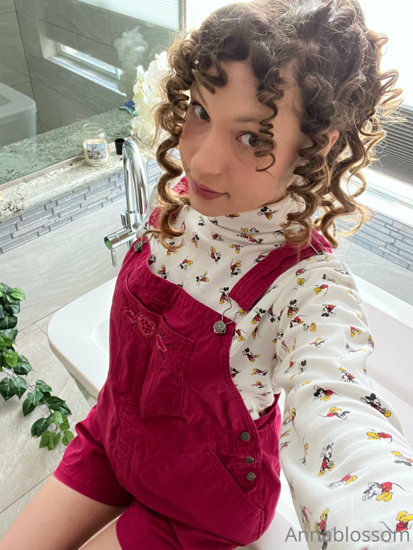 Photo by annablossom published on October 17,2023 00:00:28 - BestThots