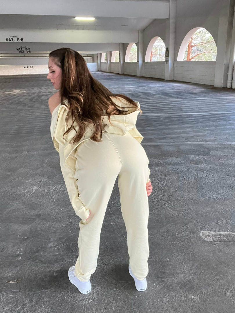 Photo by annablossom published on October 17,2023 00:01:57 - BestThots