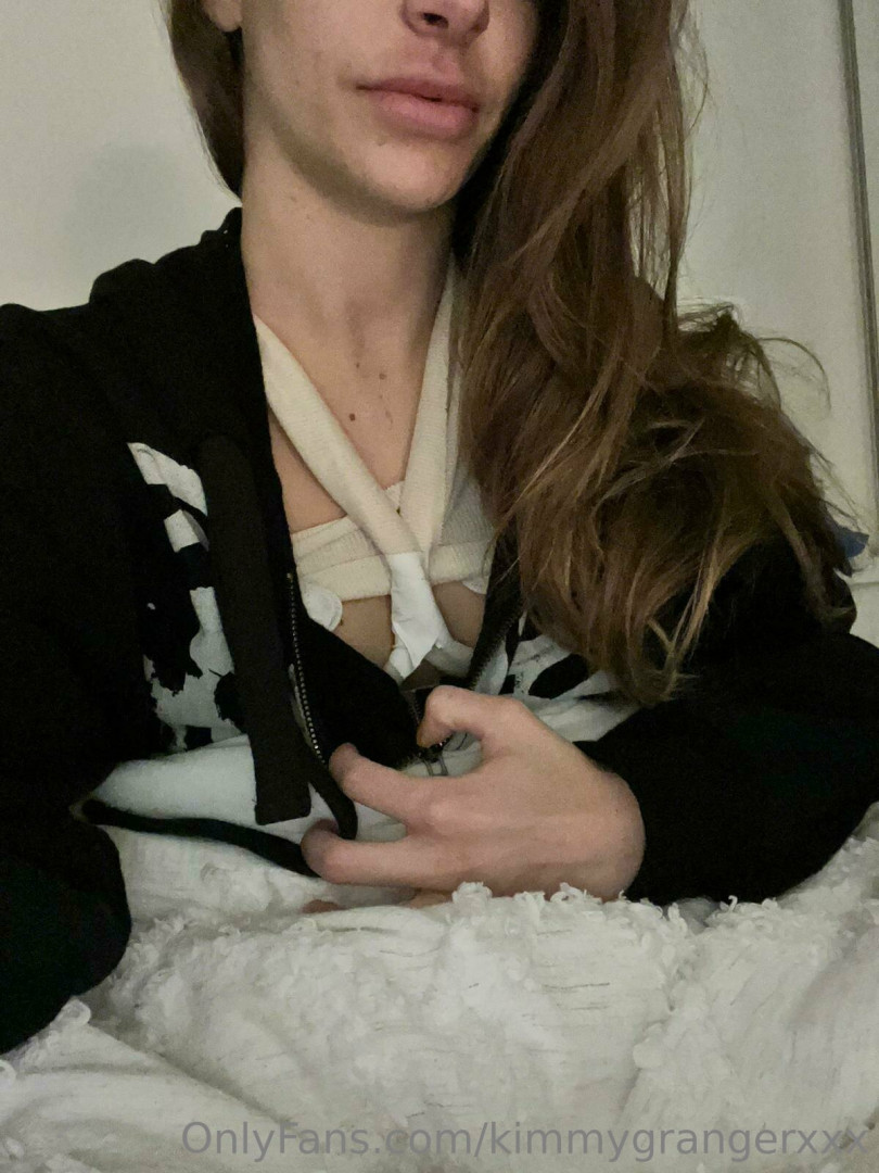 Photo by kimmygrangerxxx published on August 30,2023 00:35:22 - BestThots