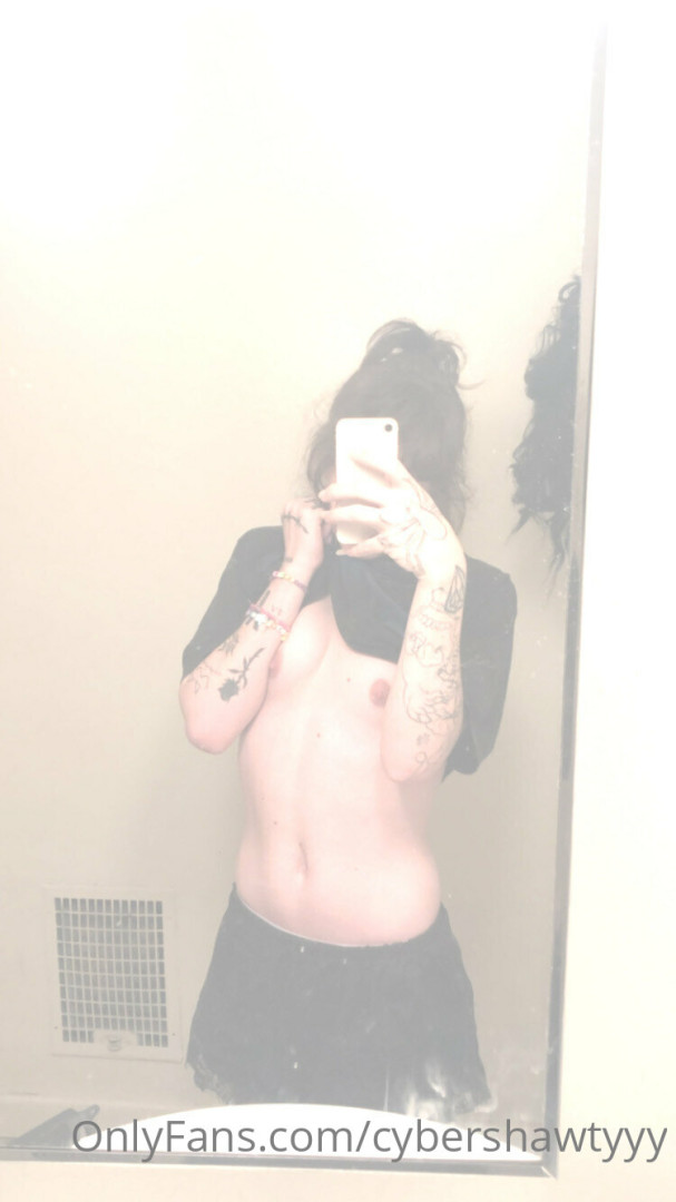 Photo by cybershawtyyy published on January 11,2024 05:39:42 - BestThots