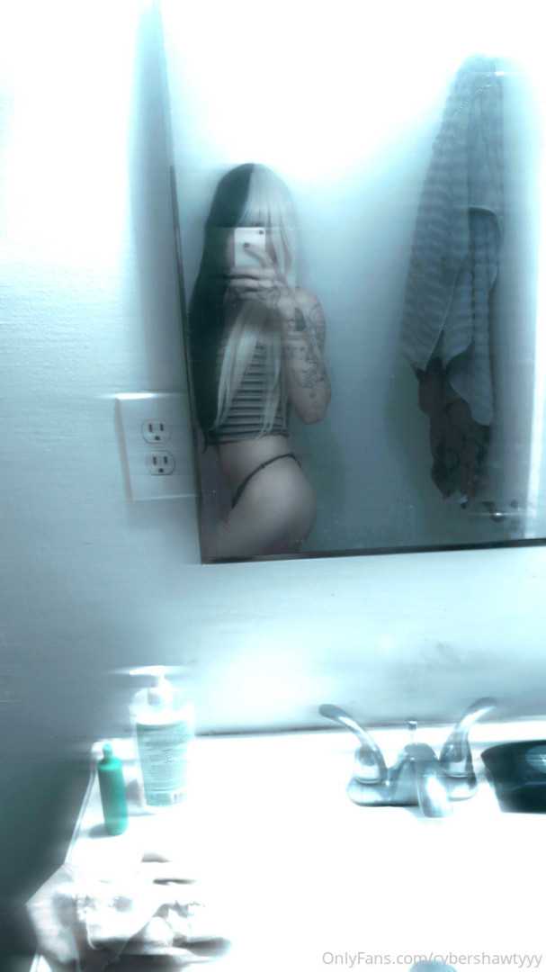 Photo by cybershawtyyy published on January 11,2024 05:40:00 - BestThots