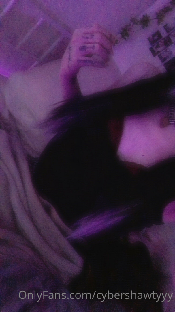 Photo by cybershawtyyy published on January 11,2024 05:48:49 - BestThots