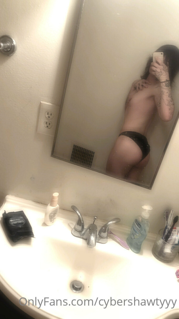 Photo by cybershawtyyy published on January 11,2024 05:49:22 - BestThots