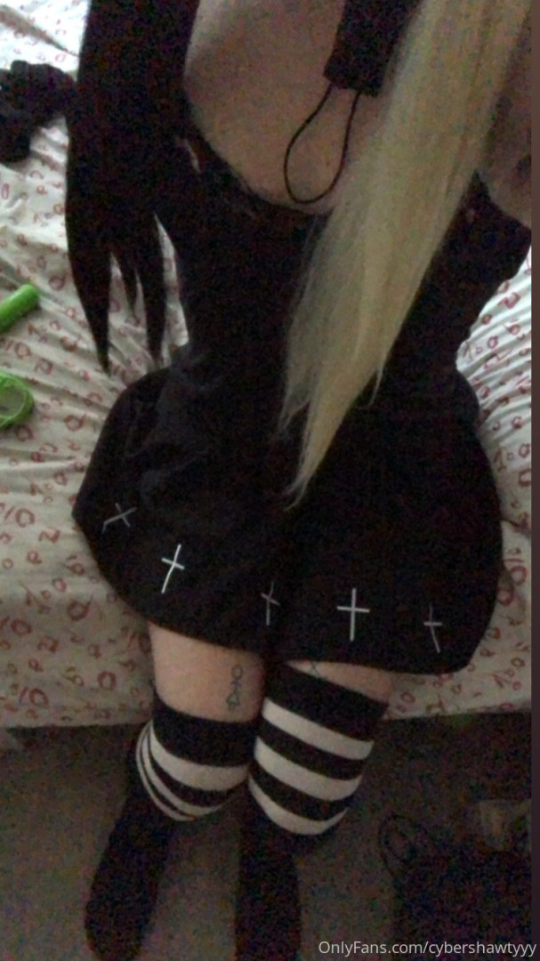 Photo by cybershawtyyy published on January 11,2024 05:50:25 - BestThots